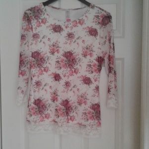 No Boundaries floral top